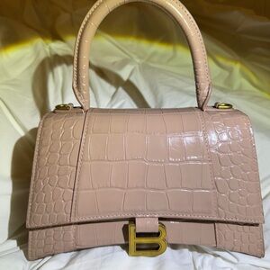 Elegant Beige Croc-Embossed Handbag